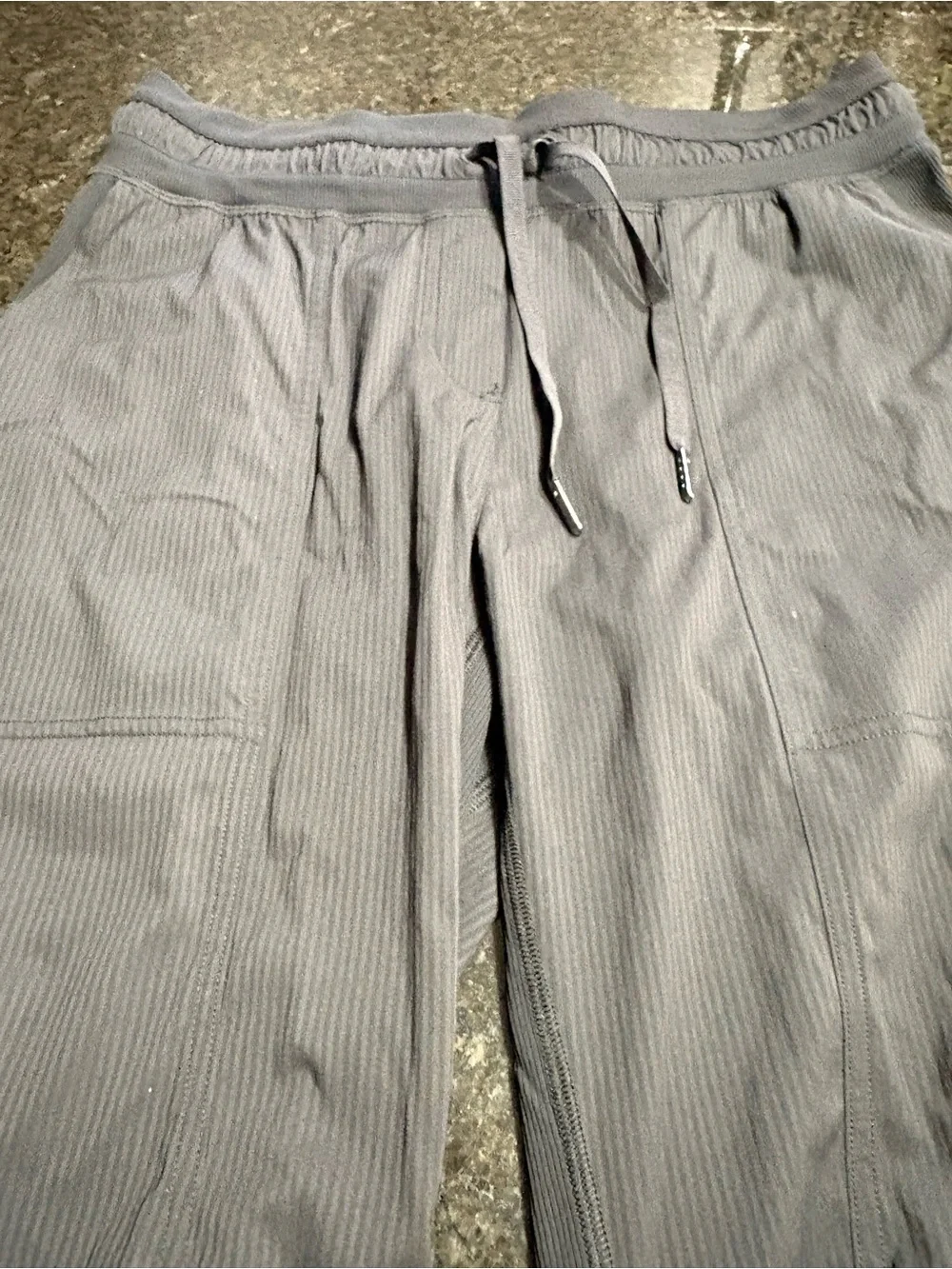 Lululemon crop pants never worn